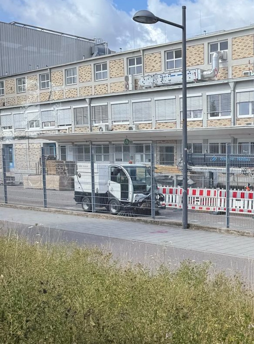 Hausmeisterservice-Fuchs-Regensburg-Kehrmaschiene-Bucher-Schörling-CityCat-2020-in-Aktion